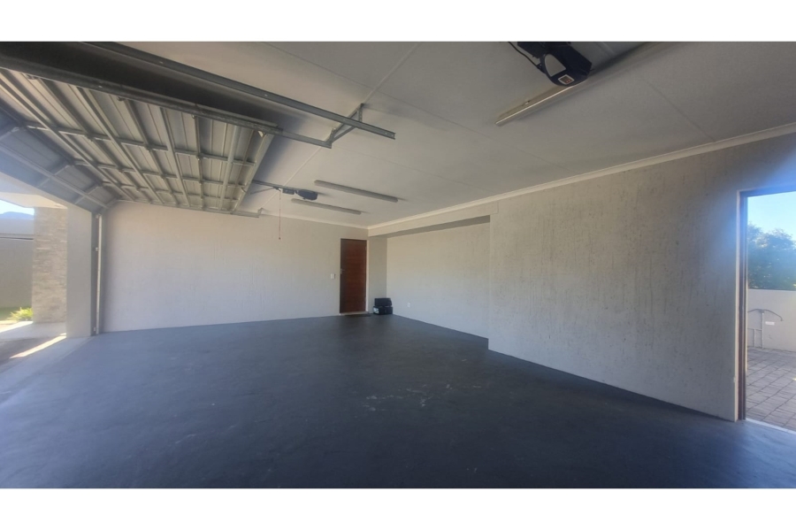 To Let 3 Bedroom Property for Rent in Kingswood Golf Estate Western Cape